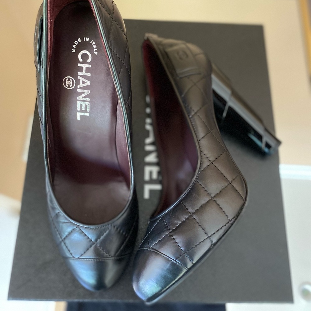 Chanel quilted pumps, black, size 39, 3 inch heels, worn once.